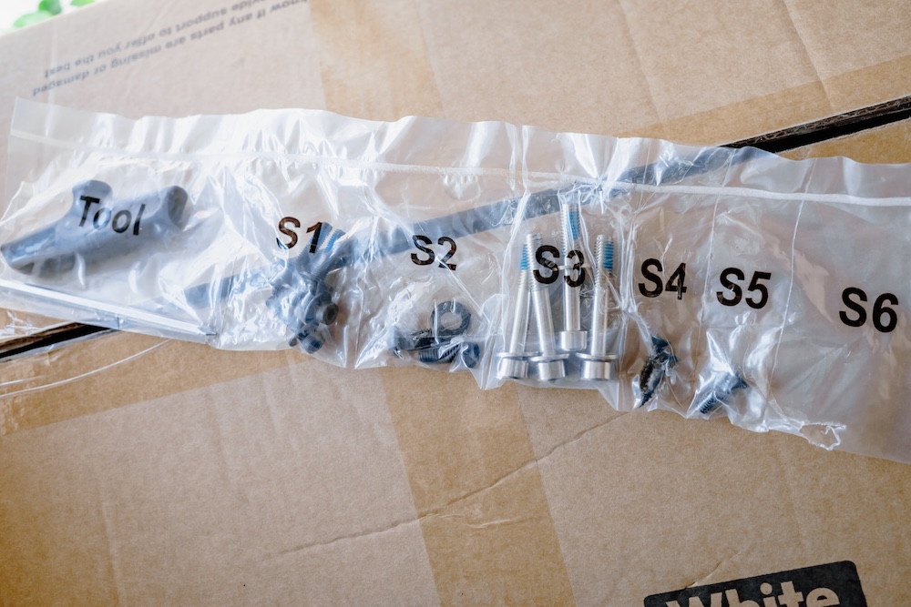 FlexiSpot C7 Pro2同梱のネジと工具