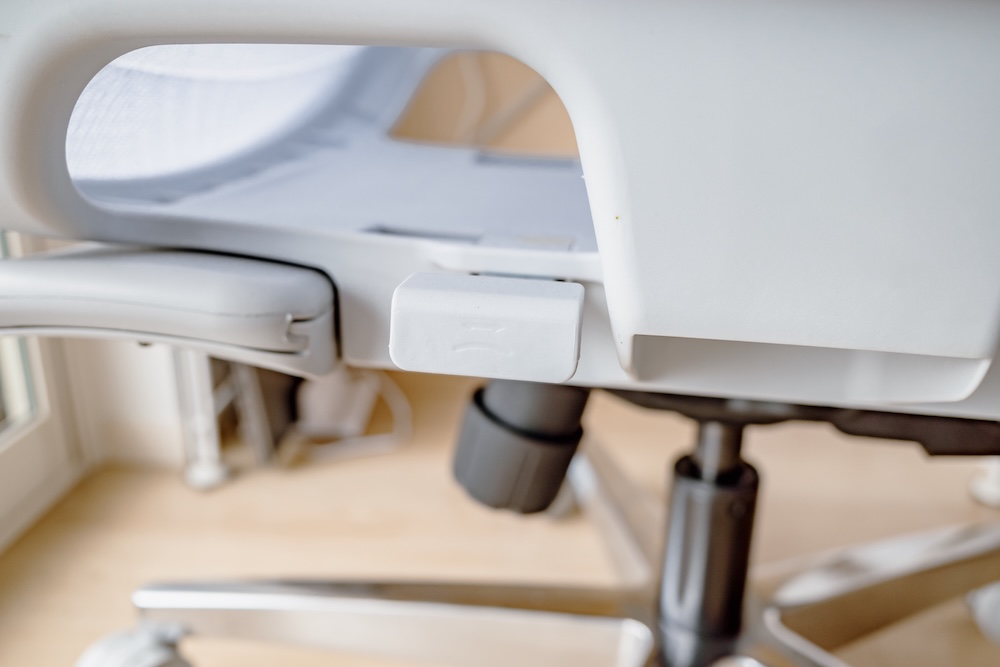 FlexiSpot C7 Pro2座面奥行き調整レバー