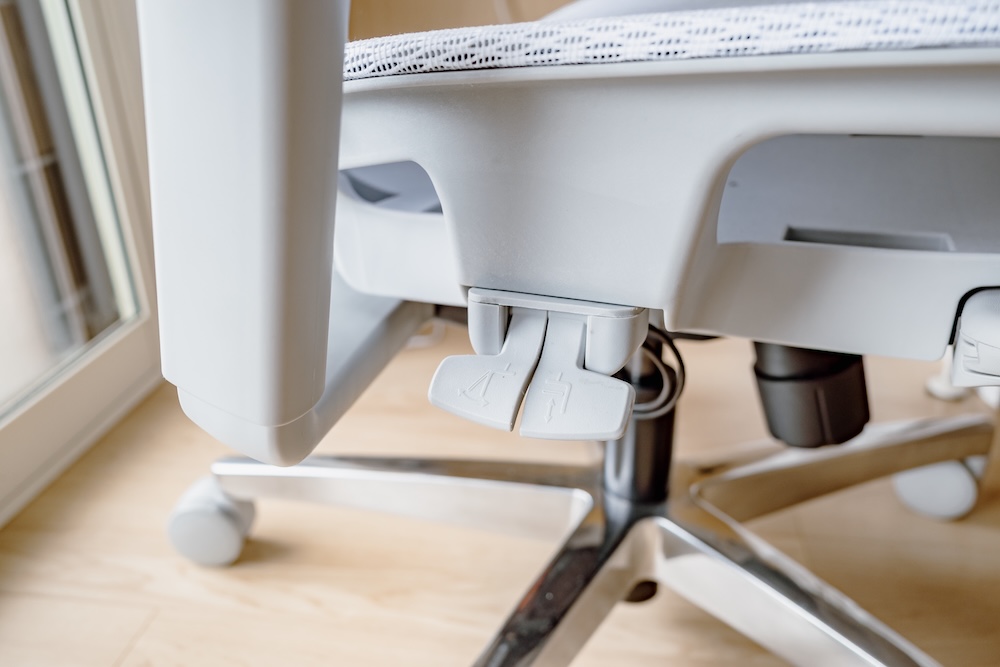 FlexiSpot C7 Pro2高さとリクライニング調整レバー