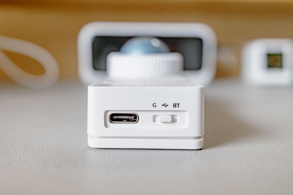 Keychron Nape ProのUSB-Cポートと接続切替ボタン