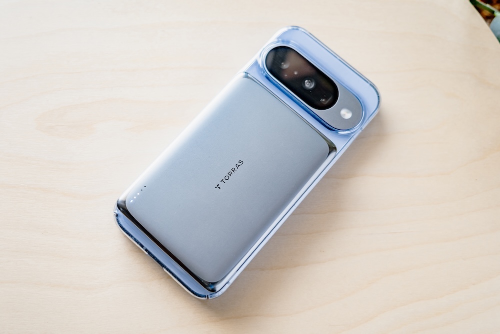 TORRAS MiniMag Pro 5000mAhでGoogle Pixel 10をワイヤレス充電