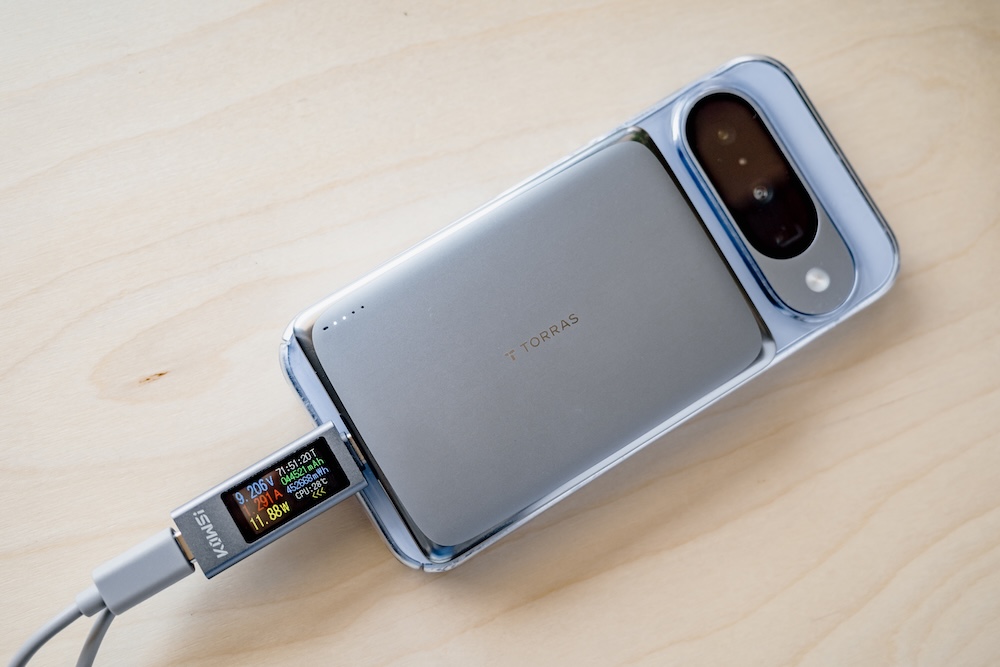 TORRAS MiniMag Pro 5000mAhでGoogle Pixel 10を有線充電