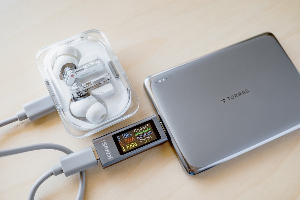 TORRAS MiniMag Pro 5000mAhでNothing ear (a)を有線充電