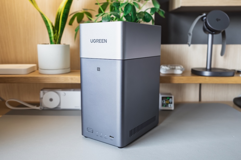 UGREEN NASync DH2300斜め前