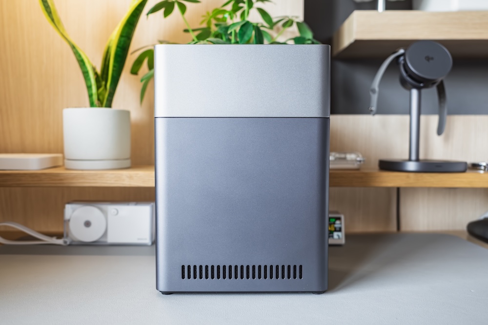 UGREEN NASync DH2300側面