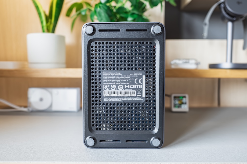 UGREEN NASync DH2300底面