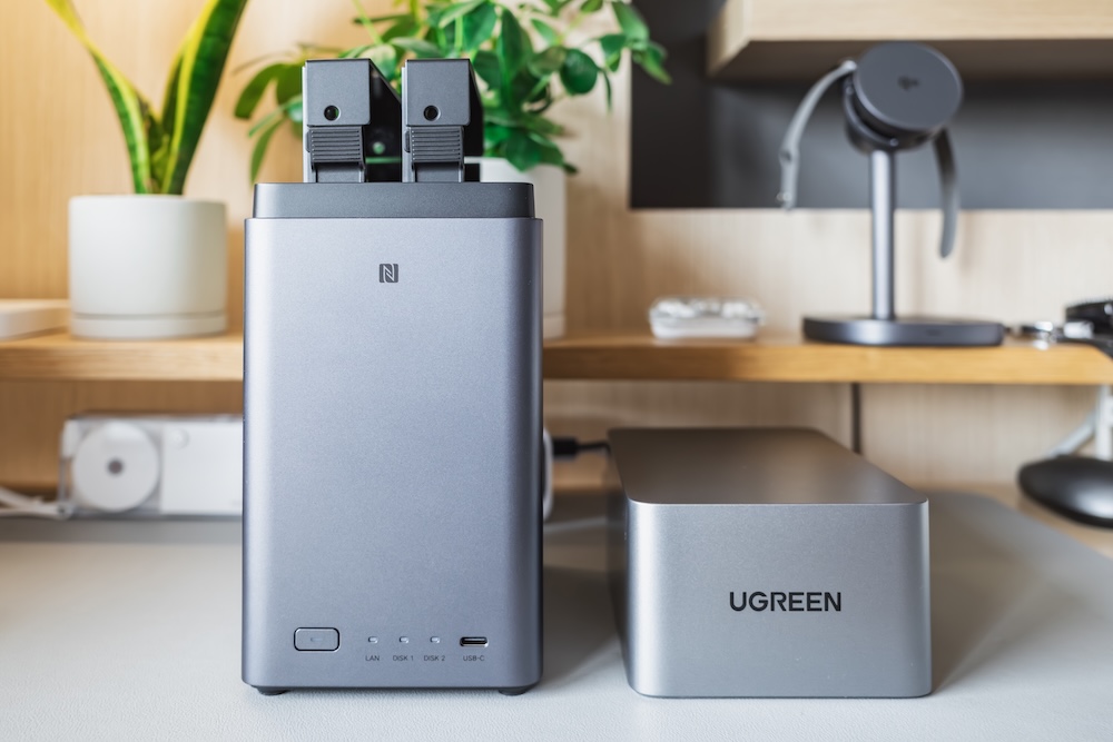 UGREEN NASync DH2300蓋オープン