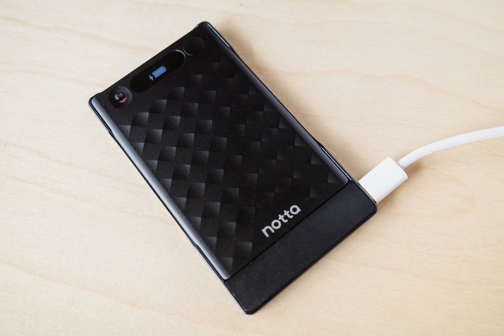 Notta Memo Type-CをUSB-Cケーブルで充電