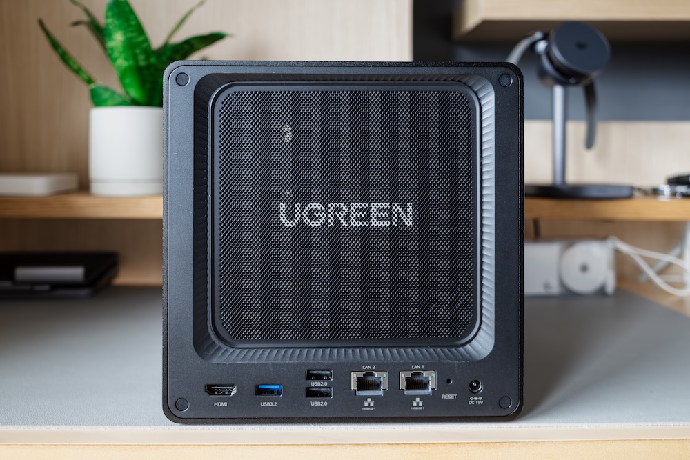 UGREEN NASync DXP4800 GT背面
