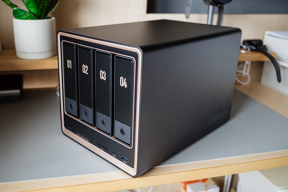 UGREEN NASync DXP4800 GT斜め前