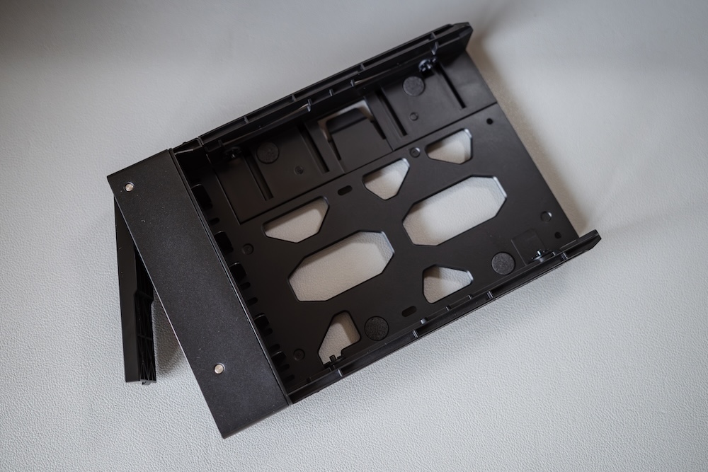 UGREEN NASync DXP4800 GTドライブトレイ