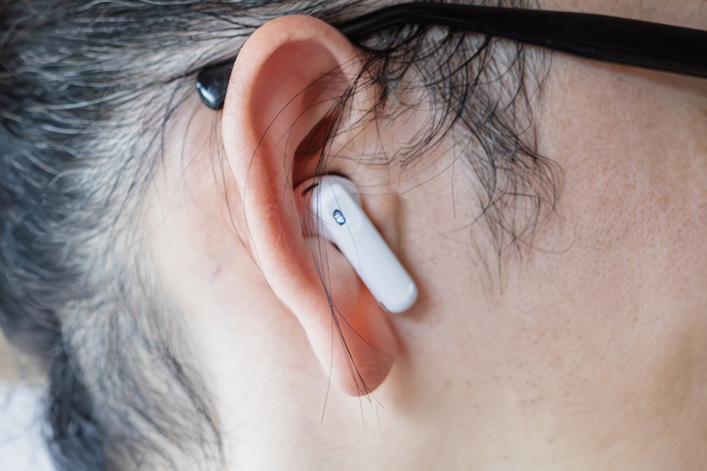 Blackview AirBuds12の装着イメージ