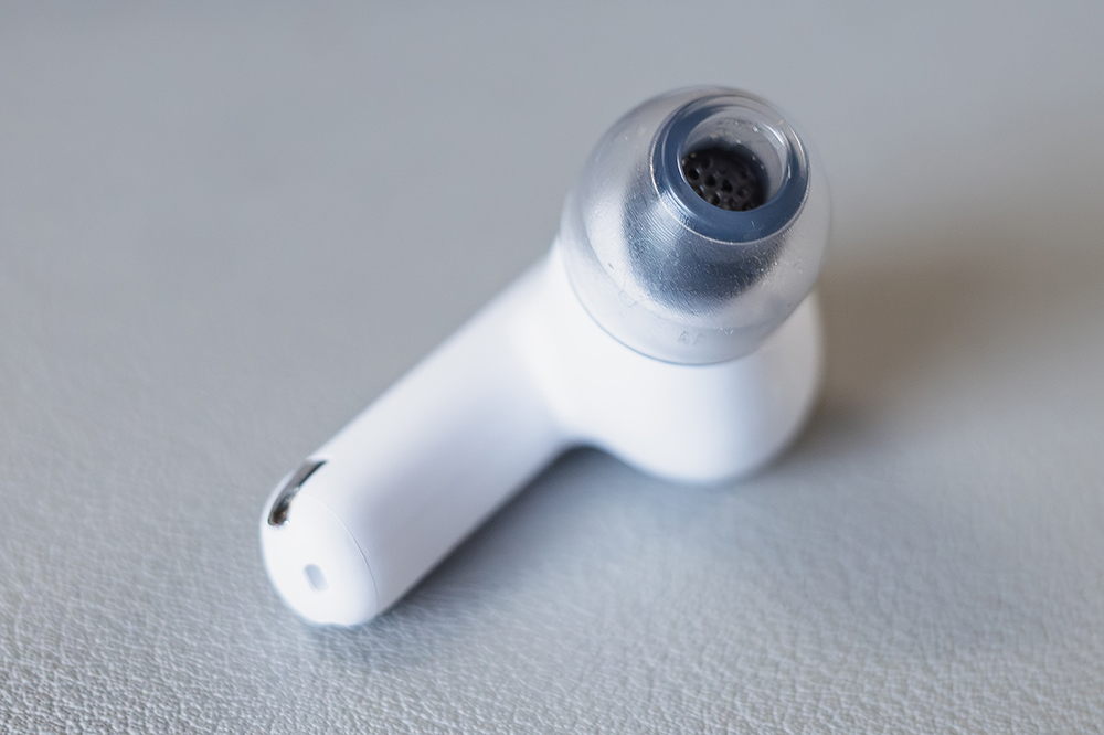 Blackview AirBuds12にAZLA SednaEarfit Crystal 2（Standard）を装着