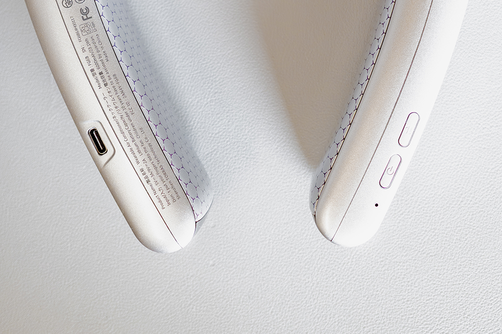 TORRAS COOLiFY Cyber FoldボタンとUSB-Cポート