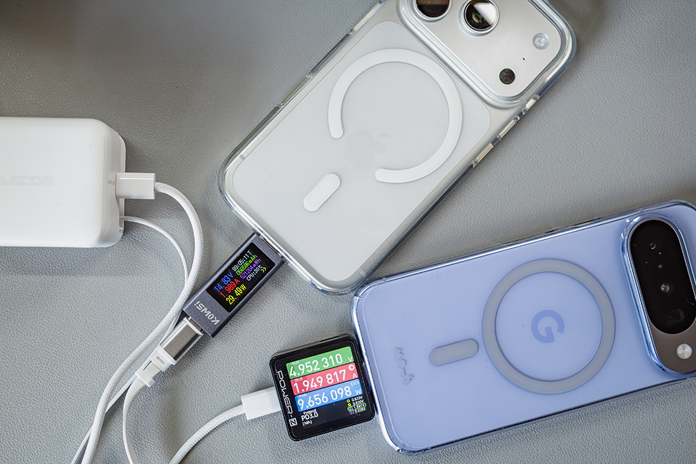 EC-AC12945WHでiPhone 17 ProとGoogle Pixel 10を同時充電