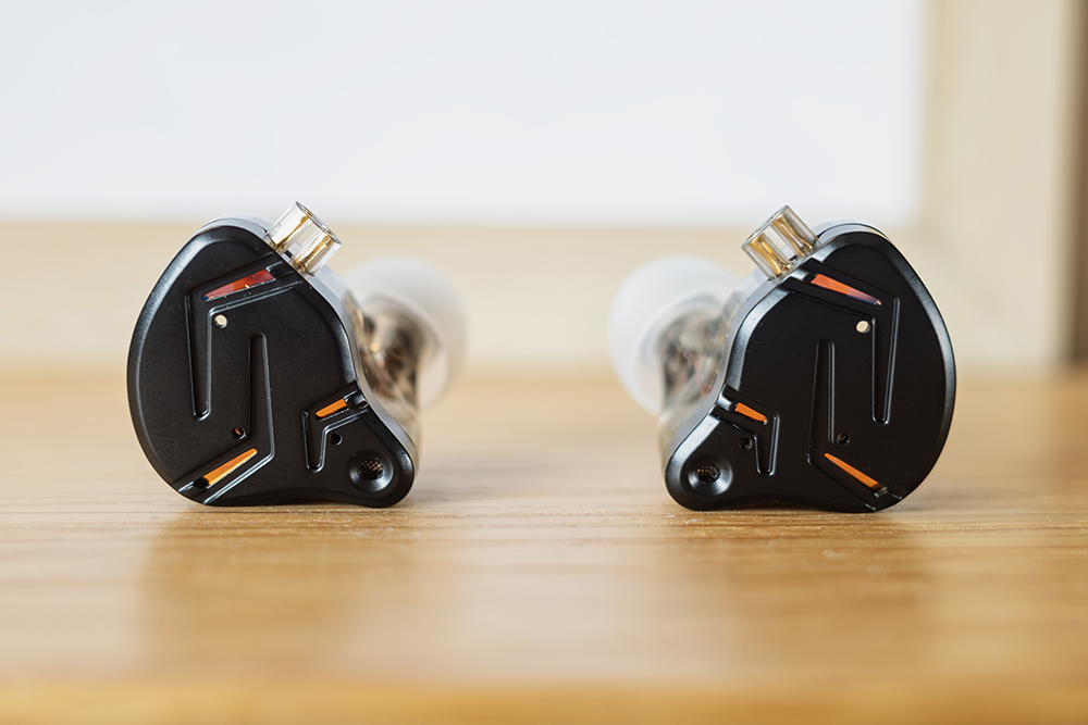 KZ ZST PRO X 本体外側