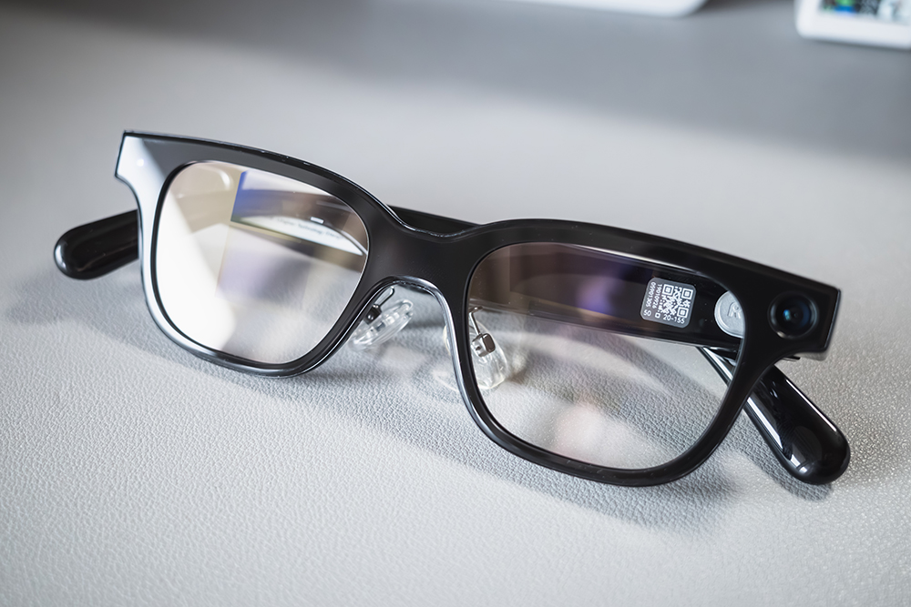 Rokid Glasses折りたたんだ状態