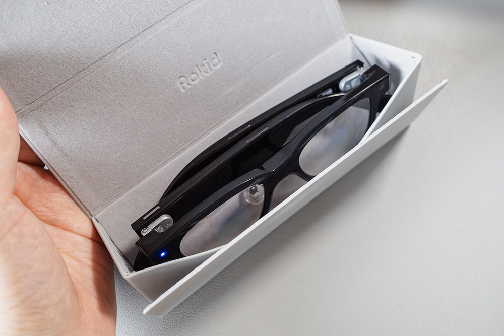 Rokid Glassesをケースイン