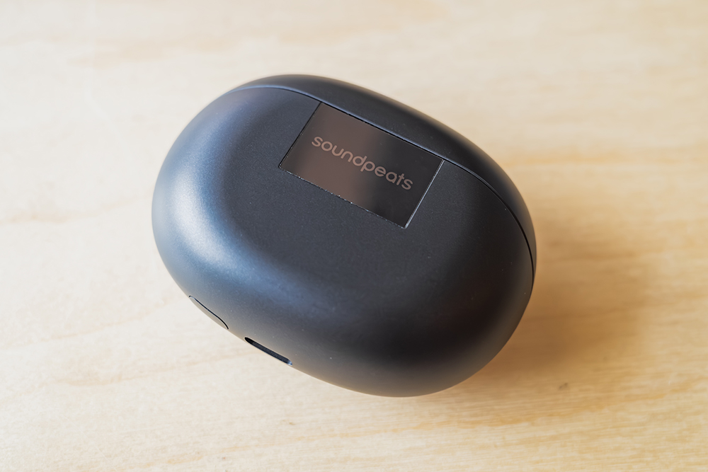 SOUNDPEATS Air6 Proのケース（裏）