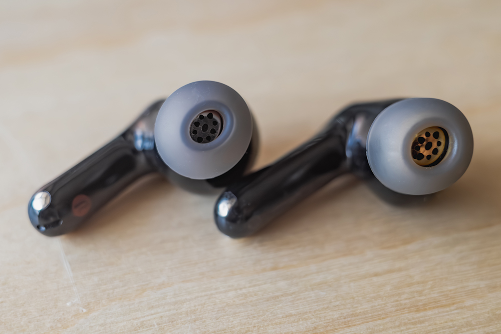 SOUNDPEATS Air6 ProとSOUNDPEATS Air5 Pro+のイヤホン（内側）比較