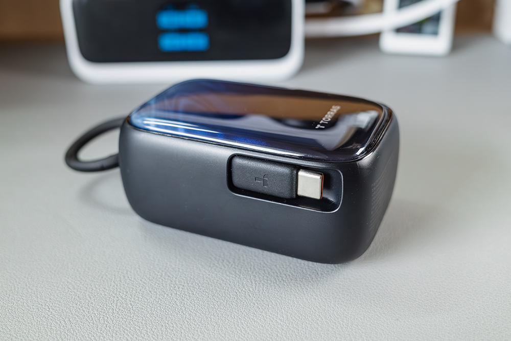 TORRAS FlexLine PearlGo 巻取り式内蔵ケーブル