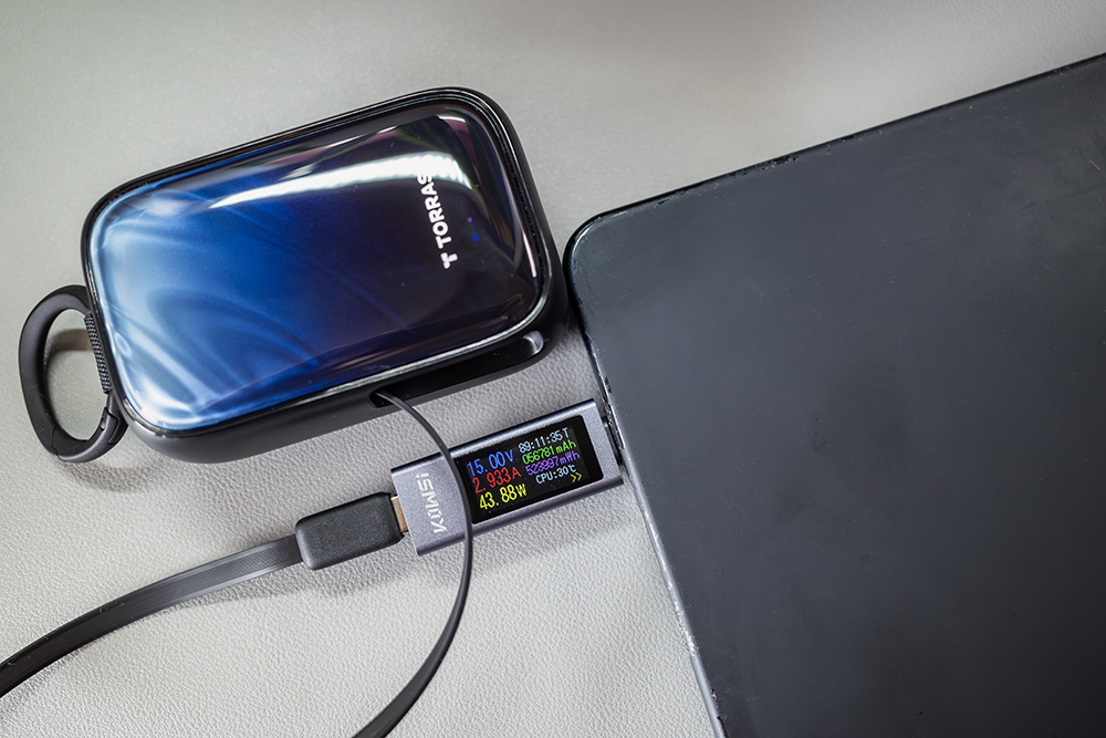 TORRAS FlexLine PearlGoでMs MacBook Airを充電