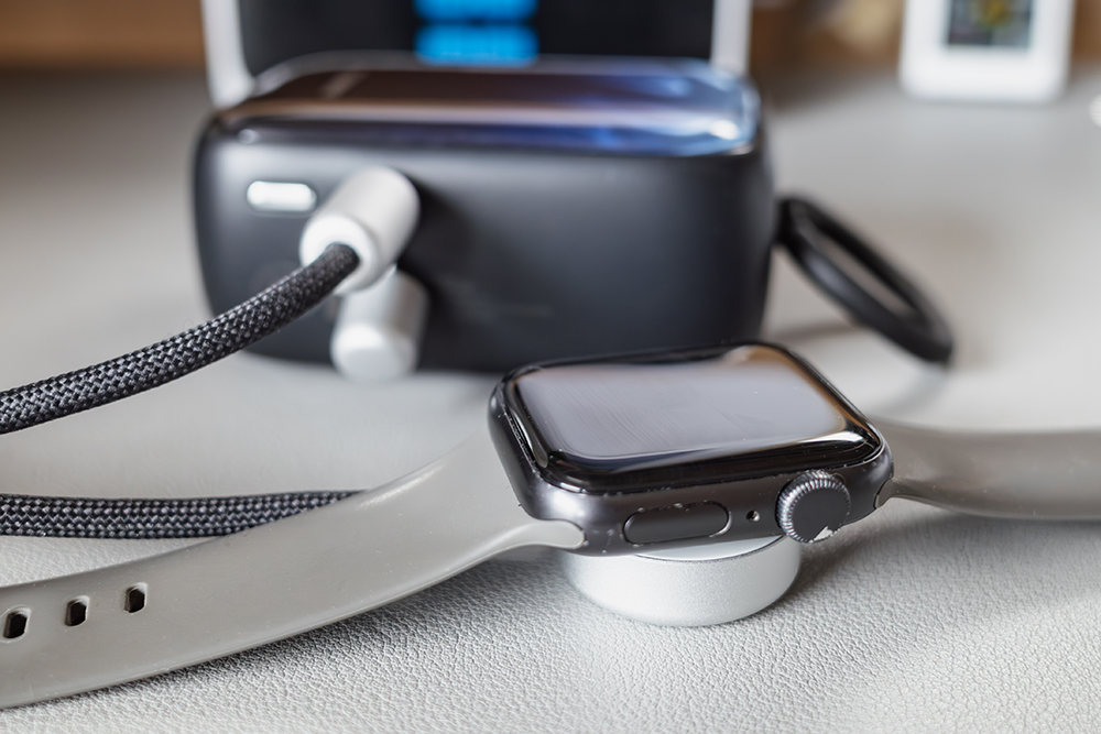 TORRAS FlexLine PearlGoでApple Watchを充電
