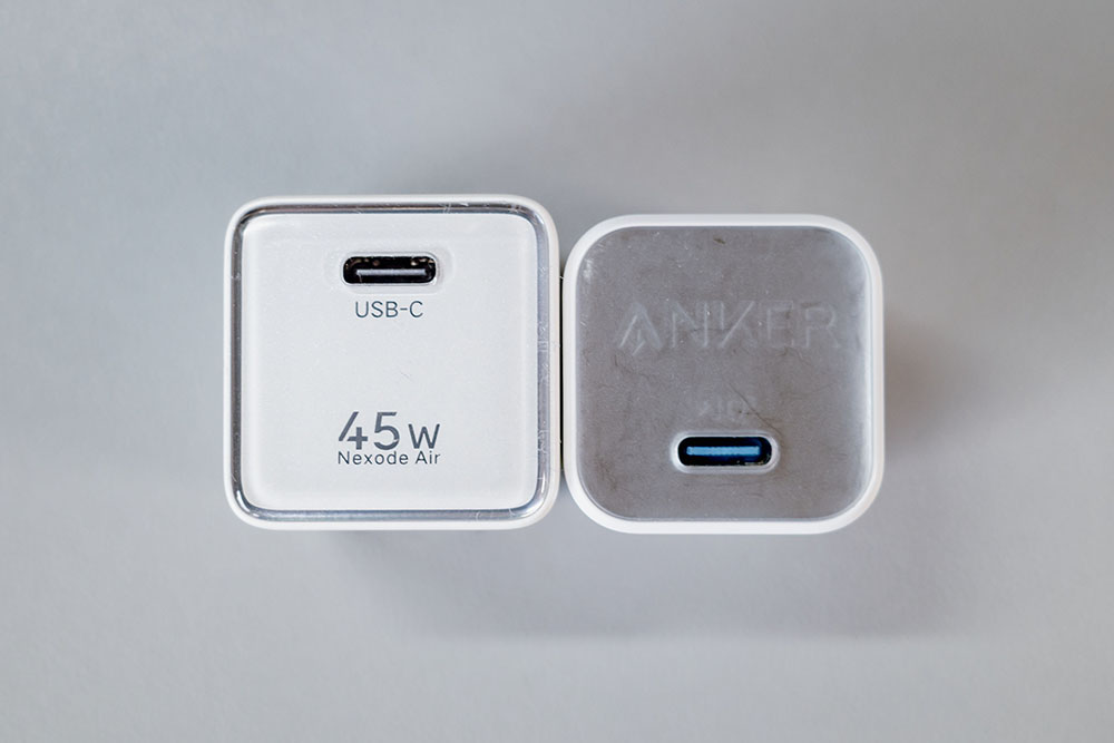 UGREEN Nexode Air 45WとAnker 511 Charger (Nano 3, 30W)のサイズ比較（正面）