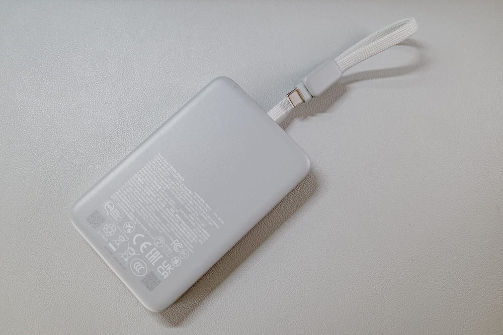 UGREEN Nexode Wavy裏面