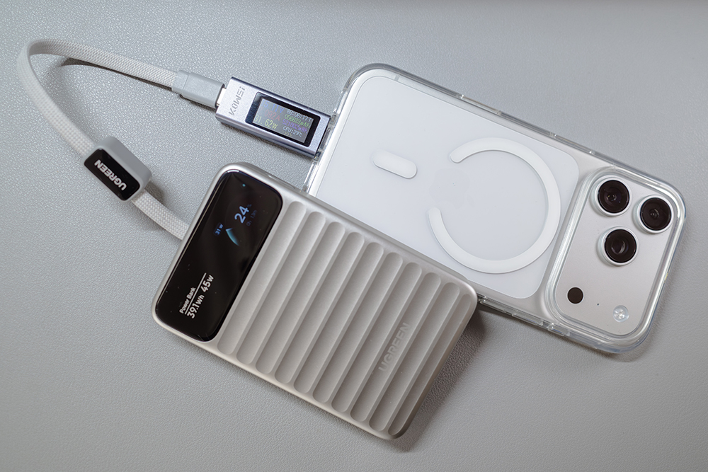 UGREEN Nexode WavyでiPhone 17 Proを充電