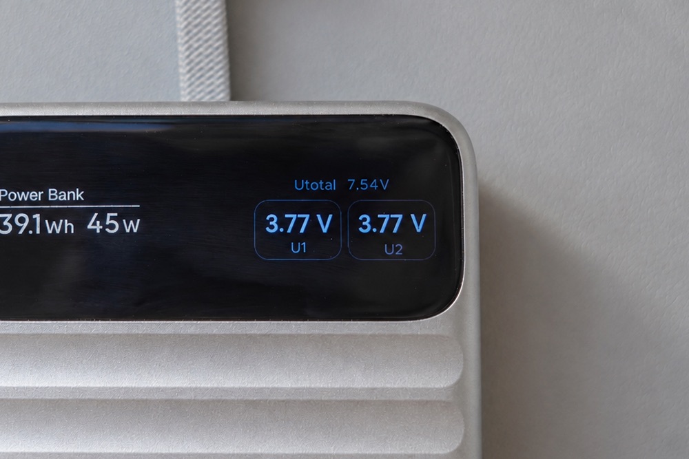 UGREEN Nexode Wavy TFTディスプレイ(セル電圧)