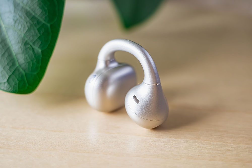 EDIFIER Comfo Bass Proイヤホンのアップ