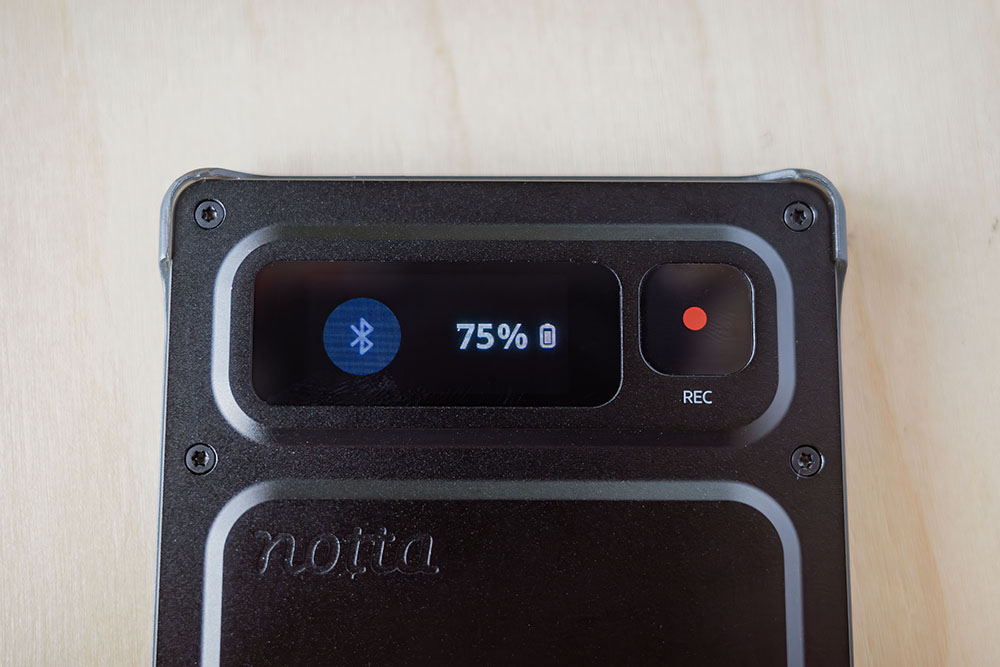 Notta Memo ProのOLEDディスプレイ