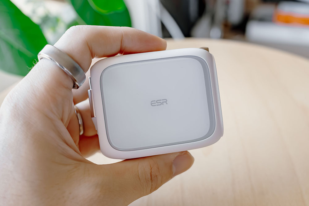 ESR Xtend 45W巻き取り式充電器 のサイズ感