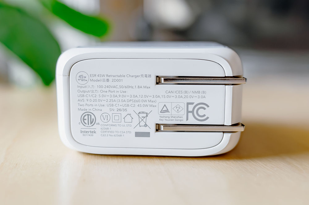 ESR Xtend 45W巻き取り式充電器 電源プラグ面