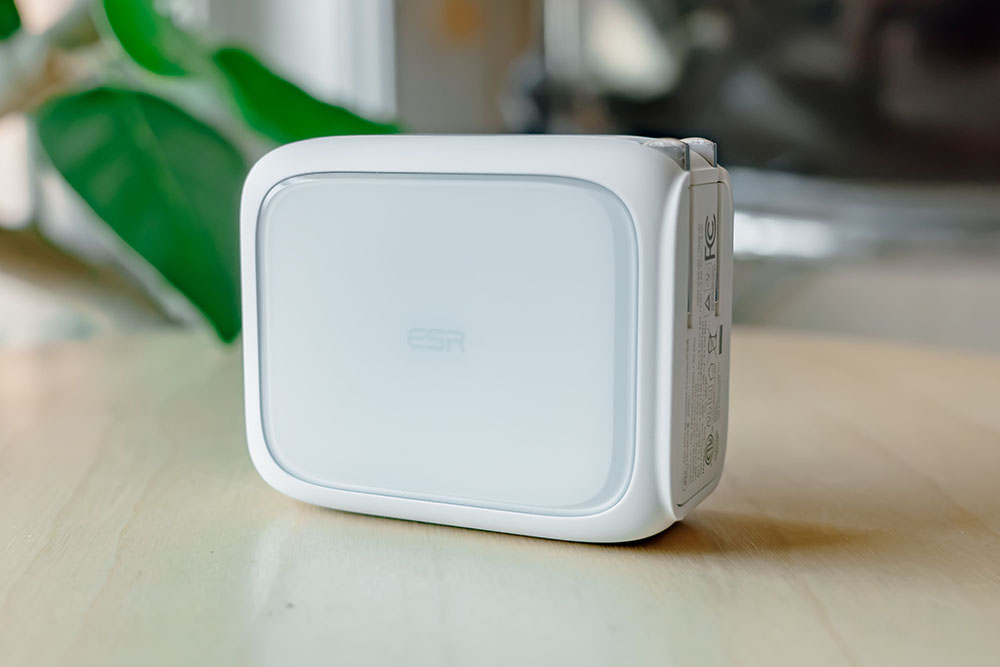 ESR Xtend 45W巻き取り式充電器 側面