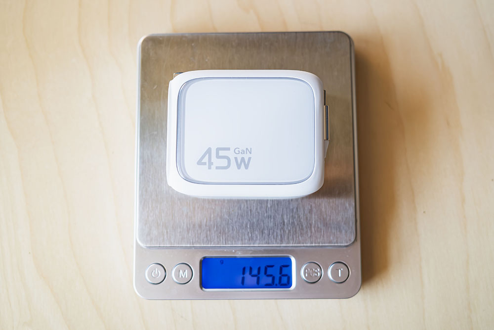 ESR Xtend 45W巻き取り式充電器 の重さ
