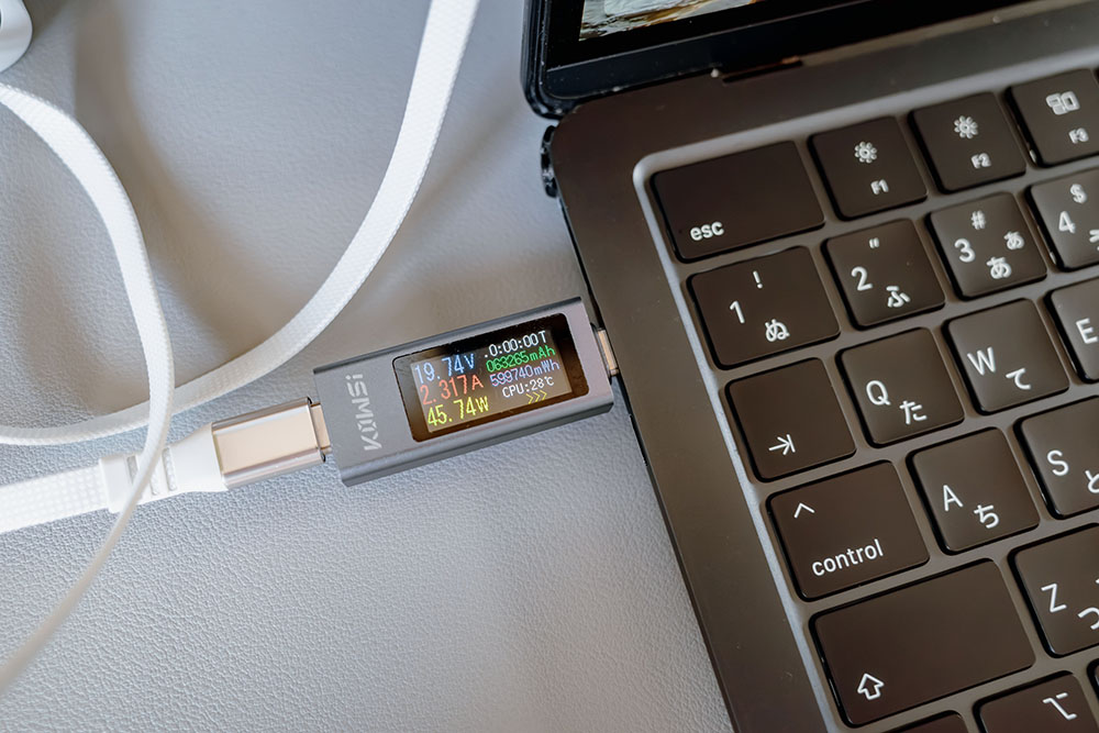 ESR Xtend 45W巻き取り式充電器でのM2 MacBook Air