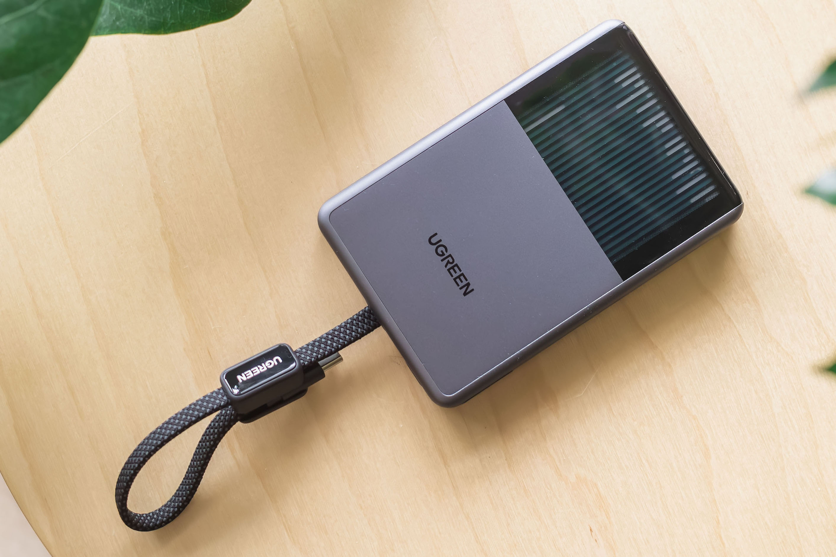 UGREEN MagFlow Pro 液体冷却式モバイルバッテリー 表面