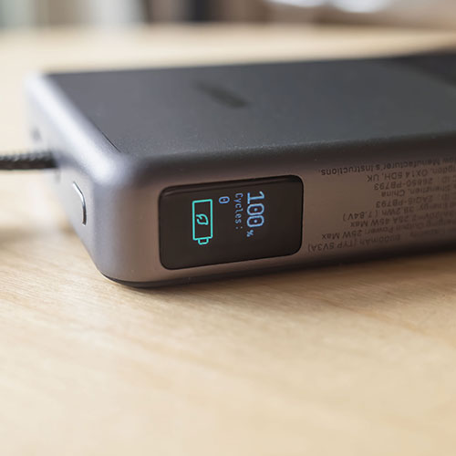 UGREEN MagFlow Pro 液体冷却式モバイルバッテリーのスマートディスプレイ(バッテリー残量)