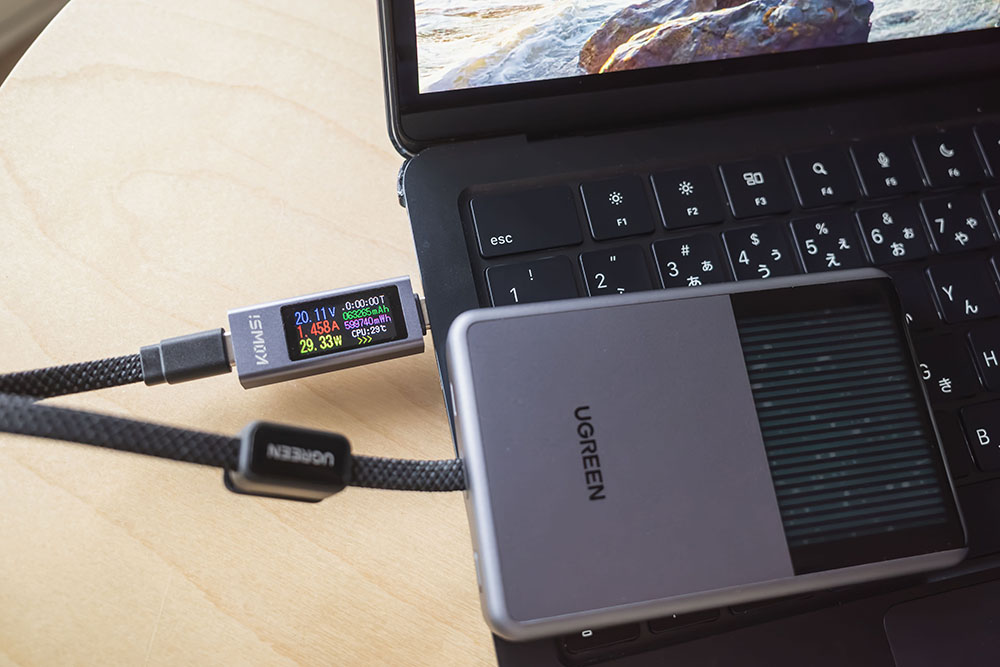 UGREEN MagFlow Pro 液体冷却式モバイルバッテリーによるM2 MacBook Airの有線充電速度